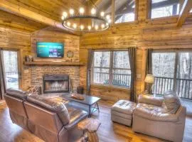 Luxury Cabin Sleeps 8 with creekside fire pit near Helen GA