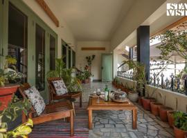 StayVista's Fiddle Leaf Home - Elegant Interiors, Spacious Lawn & Inviting Balcony, hotell i Amritsar