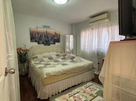 Soft Power Host House, B&B in Ban Ko