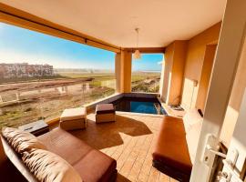 Bouznika, Seaside Escape - Surf, Relaxation, Pools - at StayInMoroccoVibes, rodinný hotel v destinaci Bouznika