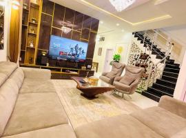 Luxury Fully Detached 3Bedroom Duplex, hotel sa Ikota