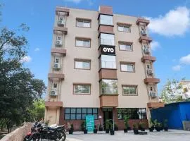 Super OYO Esta Inn