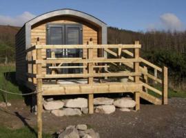 The Peregrine - 2 Person Luxury Glamping Cabin, glampingplads i Dungarvan
