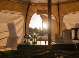 Seascape Belle Tent - 2 Person Luxury Glamping Belle Tent, hotel in Dungarvan