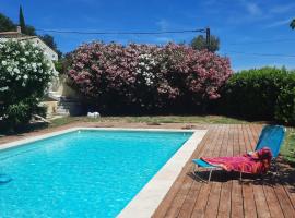 Au fil de soi, Hotel in Saint-Julien-de-Peyrolas