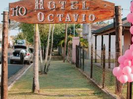 Hotel Octavio, hotel en Itatí