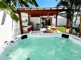 2BR BIG JACUZZI VILLA & Garden - Bali style by La perla Phuket Rawai, hotel in Ban Saiyuan (1)