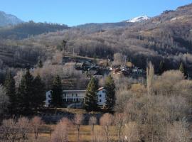 Tana della Volpe, hotel v destinaci Antey-Saint-André
