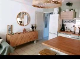 Joli appartement à 10 min de la plage, hotel na praia em Alénya