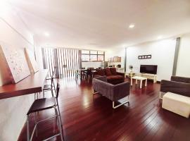 Vivacity Staycation Home 6 Bedrooms, hotel di Kuching