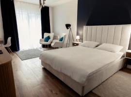 Blue Harmony Apartment, hotel em Floreşti