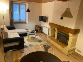 Grand appartement, hotel v destinaci Chaudes-Aigues