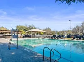 Luxury 5BR, 3BA Austin Retreat ~ Pool~ Parking