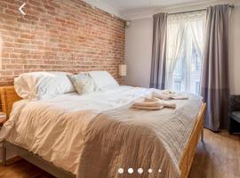 Cozy Montreal Suites in Prime Location, ubytování v soukromí v Montrealu