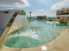 Urban Oasis at Luxurious Ocean Village, hotel en Gibraltar