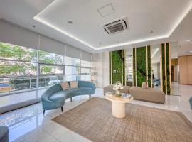 Viesnīca THE LOOP 2br fully furnished corner unit w balcony pilsētā Kagajana de Oro