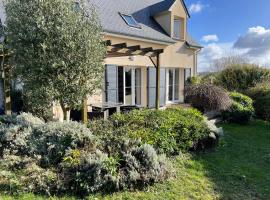 Maison au calme vue sur le golf, proche du port, hotel in Port-en-Bessin-Huppain