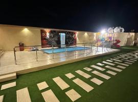 أكواخ وشاليهات ذا فيلج - The village، فندق مع موقف سيارات في Khalij Salman