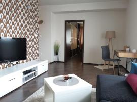 Slnečný 2 izbový byt 5 minút od centra mesta, appartamento a Zvolen