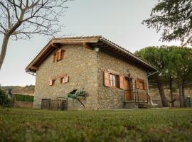 Cal Pujol by Rural House, hotel with parking in Toloríu