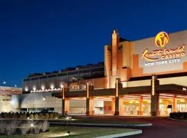 Upgraded Haven with Free Parking! Close to the Airport!