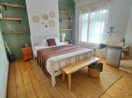 Sofia's Place - Entire 3bedroom house with mezzanine, апартаменти у місті Регбі