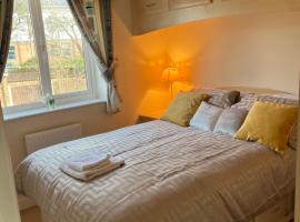 Cosy 3 bedroom house, hotel in Stoke on Trent