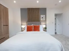 Modern 2-Bedroom House Near Leeds Centre, Ideal for Contractors & Long Stays - NordStay