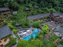 Yangshuo Ancient Garden Boutique Hotel-Free pick up from Airport or TS over 3 nights, 5hvězdičkový hotel v destinaci Jang-šuo