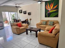 A 5 minutos de las Ruinas del Tazumal, Chalchuapa Santa Ana El Salvador, hotel en Chalchuapa