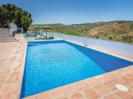 Stunning Home In El Borge With 3 Bedrooms, Wifi And Outdoor Swimming Pool, sumarhús í Borge