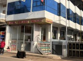 Hotel Golden Palace，Chhatarpur的飯店