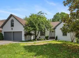 Heavenly Lakefront Six Bedroom Hideaway