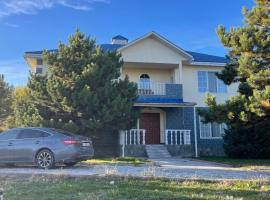 Luxury-Family-Cottage, hotel u gradu Bosteri
