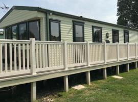 Mersea Island at Lazeeedays, hotel in Colchester