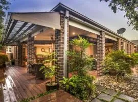 Specious ex-display 5 BDR house,up to 15 guests- Williams Landing