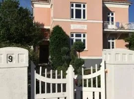Villa Gullebo Apartment Hotel