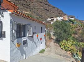 Casa Rural LOS PINARES El Juncal de TEJEDA, holiday rental in Tejeda