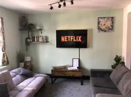 One Bed Apartment in Windsor Town Centre, 5 min walk to the Castle!!