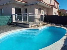 Brīvdienu naktsmītne pie pludmales Villa avec piscine privée à 5 min des plages pilsētā Sensiprjēna