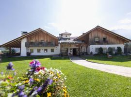 Hotel Pension Odles, hotel in San Martino in Badia