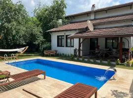 Müstakil Isıtmalı Havuzlu villa Zeyfat Home…