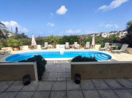 Villa Aarum - Your Idyllic Retreat in Crete !, hotel v destinaci Astérion