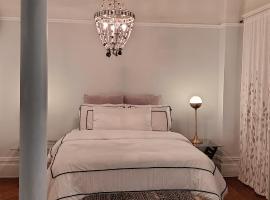 Serenity at Home Guest House, hôtel à Brooklyn