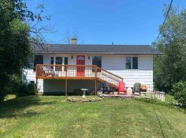 Poplar Place by the Lake with Hot Tub, pet-friendly hotel in Fenelon Falls
