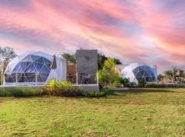 เกรทแลนด์เขาใหญรีสอร์ท, luxury tent in Ban Khanong Phra Tai