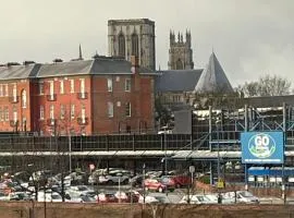 Superb New Build City Centre Flat and Gym