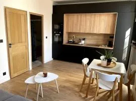 Chez Marlène Coeur Vieil Antibes, bon emplacement, rénové et convivial , clim, balcon