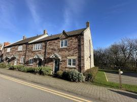 Montys Maison - Part of the The Bay Filey Holiday Village with pool, gym and direct beach access, pub, restaurant, tennis and meadows walks, hotel en Reighton