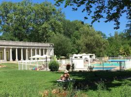 Camping Parc d'Audinac Les Bains, hótel í Saint-Girons